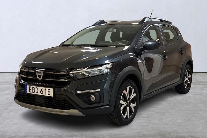 Grå Begagnad 2022 Dacia Sandero Comfort SUV | 154 900 kr (Marknadspris) - Bild 1/4