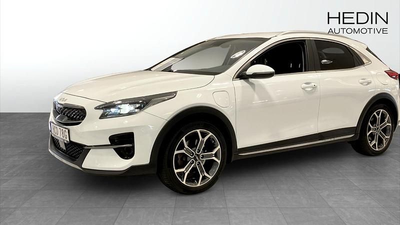 Vit (white) Begagnad 2022 Kia XCeed Advance SUV | 259 900 kr (Marknadspris) - Bild 1/4