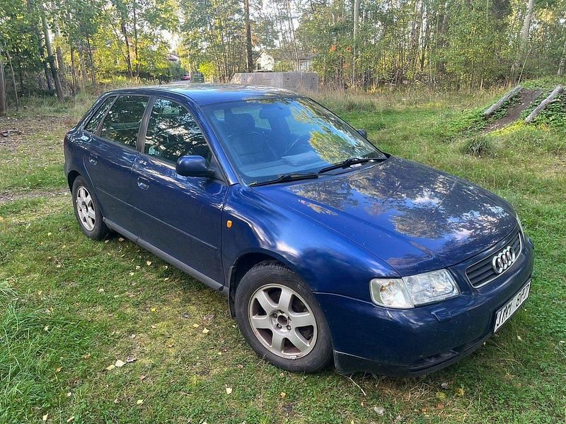 Blå Begagnad 2000 Audi A3 Halvkombi | 14 500 kr (Marknadspris) - Bild 1/4