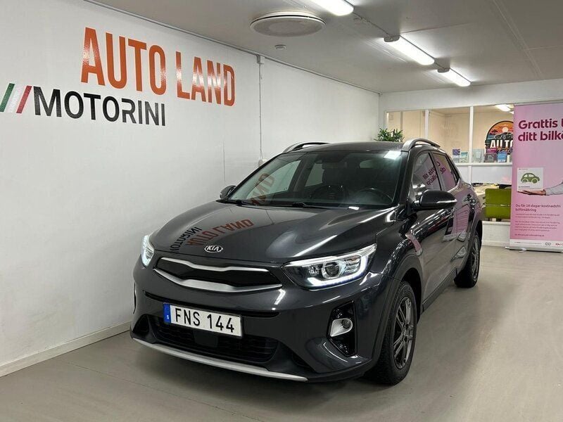 Grå Begagnad 2018 Kia Stonic Advance SUV | 144 900 kr (Marknadspris) - Bild 1/4