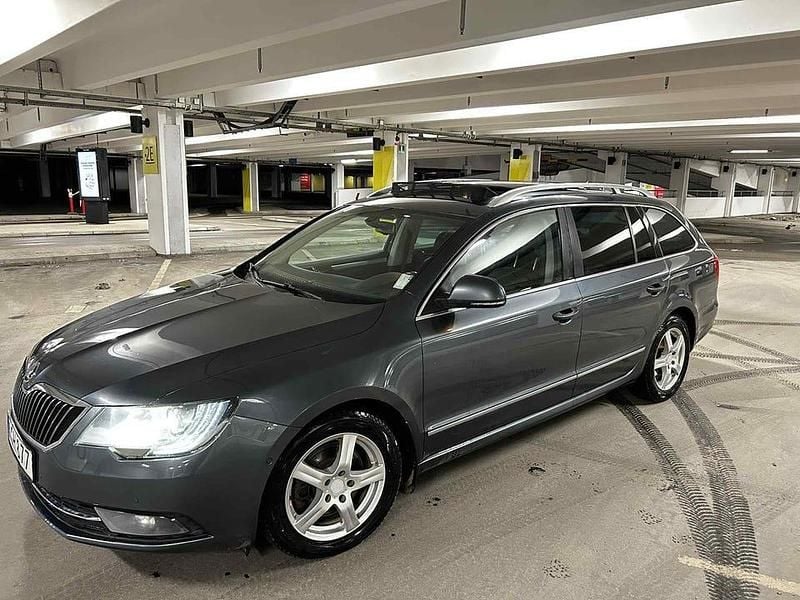 Begagnad 2015 Skoda Superb Kombi | 69 900 kr (Superpris) - Bild 1/4