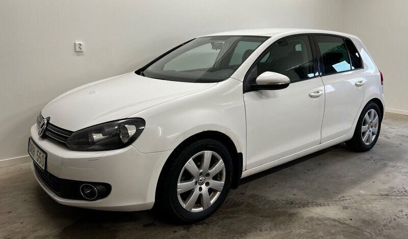 Vit Begagnad 2011 VW Golf VI Halvkombi | 59 900 kr (Bra pris) - Bild 1/4