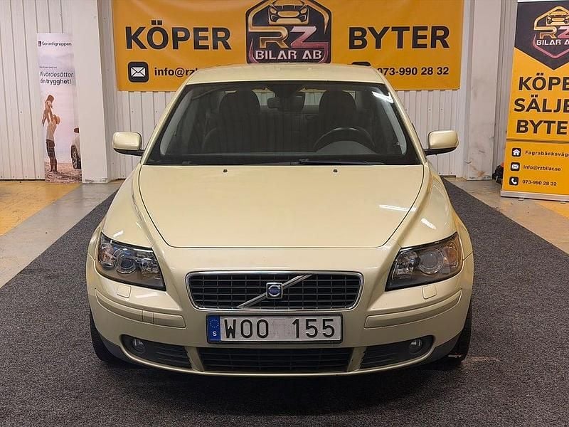 Grön Begagnad 2005 Volvo S40 Kinetic Sedan | 34 900 kr (Marknadspris) - Bild 1/4