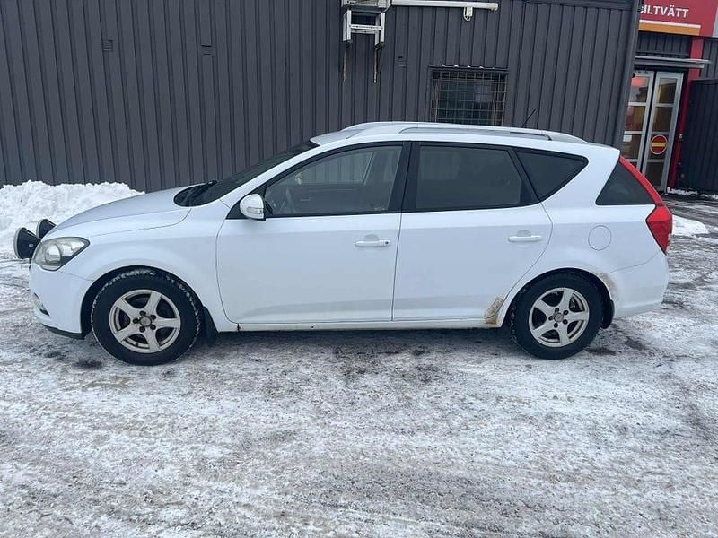 Begagnad Kia Ceed Sportswagon 128 HK (94 kW) 2012 Kombi