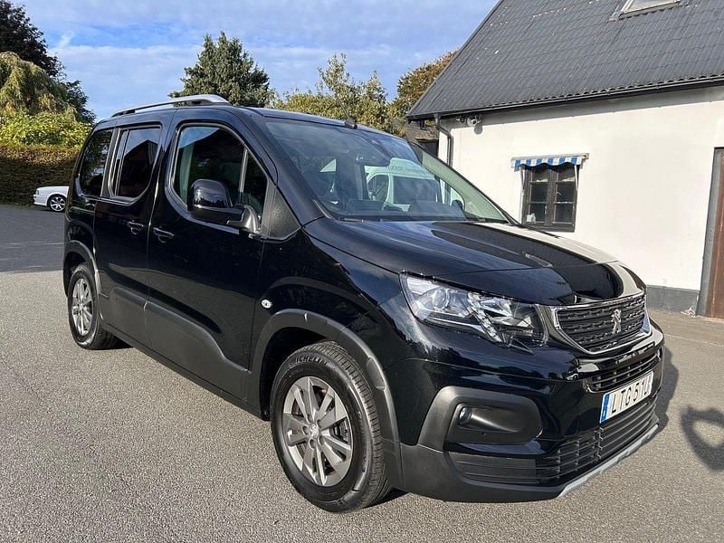 Svart Begagnad 2022 Peugeot e-Rifter Allure Minibuss | 349 000 kr - Bild 1/4