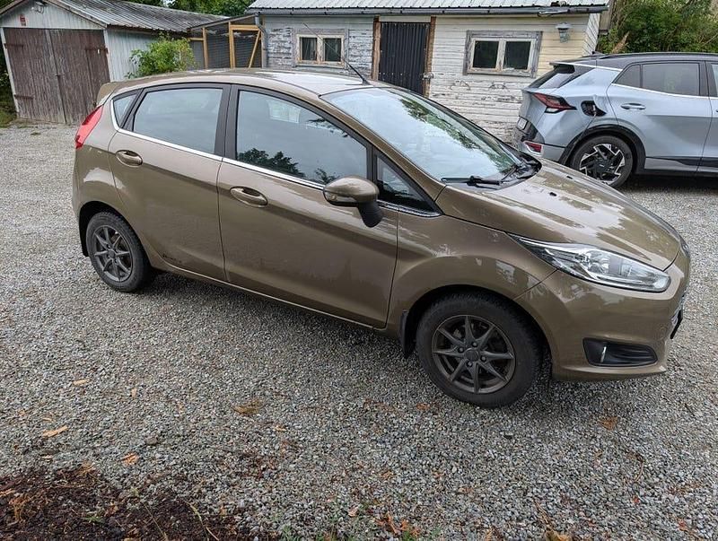 Begagnad 2015 Ford Fiesta Halvkombi | 53 000 kr (Marknadspris) - Bild 1/3