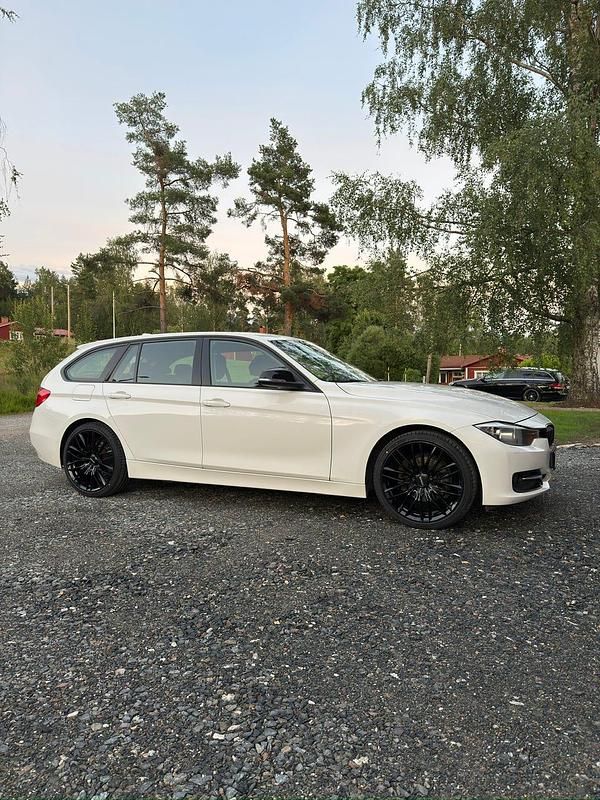 Begagnad BMW 320 184 HK (135 kW) 2013 Kombi