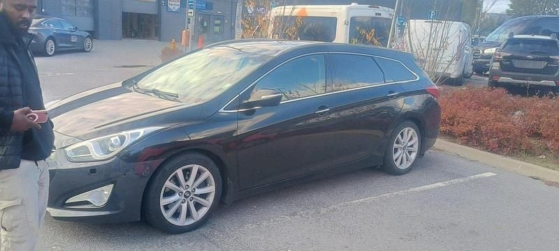 Svart Begagnad 2012 Hyundai i40 Kombi | 85 900 kr (Superpris) - Bild 1/4