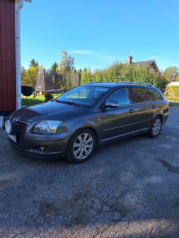 Begagnad Toyota Avensis 177 HK (130 kW) 2009 Kombi