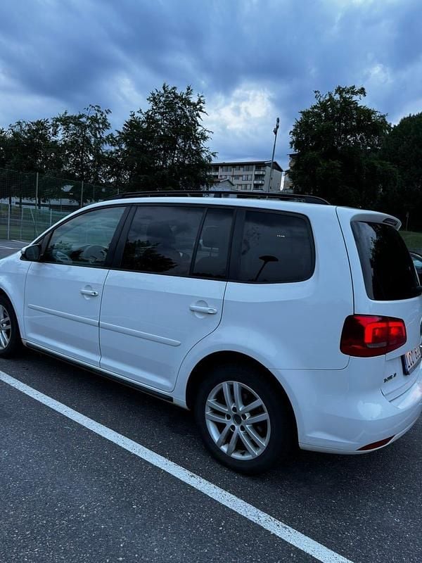 Begagnad VW Touran 140 HK (102 kW) 2011 Minibuss