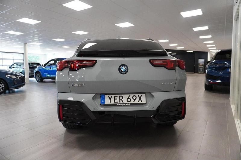 Begagnad BMW iX2 M Sport 230 kW (313 HK) 2023 Grå/silver SUV