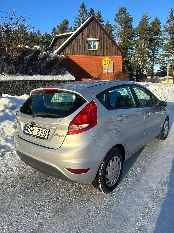 Begagnad Ford Fiesta 75 HK (55 kW) 2010 Halvkombi