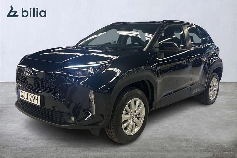 Svart Begagnad 2024 Toyota Yaris Cross Active SUV | 289 900 kr (Marknadspris) - Bild 1/3