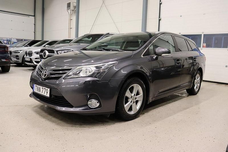Mörkgrå (grå) Begagnad 2014 Toyota Avensis Edition Kombi | 129 900 kr (Marknadspris) - Bild 1/4