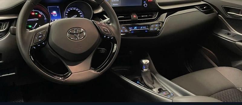 Begagnad Toyota C-HR 122 HK (89 kW) 2021 SUV