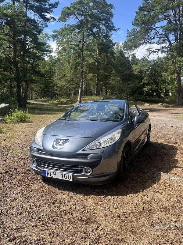 Grå Begagnad 2007 Peugeot 207 CC Cab | 39 800 kr (Marknadspris) - Bild 1/3
