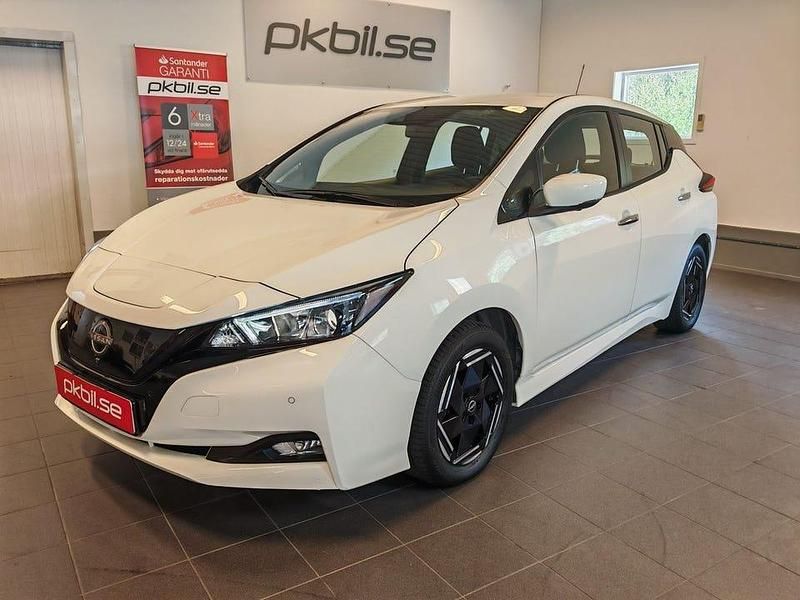 Vit Begagnad 2022 Nissan Leaf 360º Halvkombi | 184 500 kr (Bra pris) - Bild 1/4