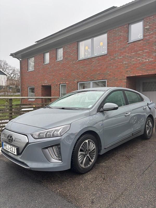 Begagnad Hyundai Ioniq 100 kW (136 HK) 2020 Halvkombi