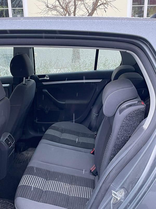 Begagnad VW Golf VI 102 HK (75 kW) 2008 Halvkombi