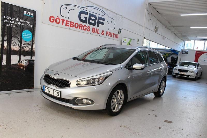 Grå Begagnad 2013 Kia Ceed Sportswagon EX Kombi | 89 900 kr (Marknadspris) - Bild 1/3