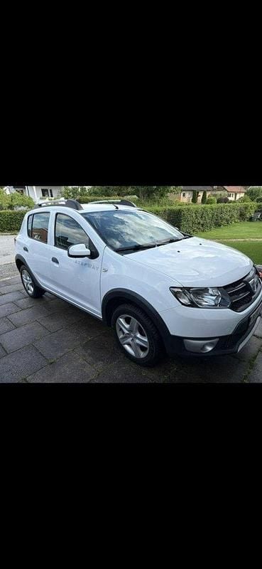 Vit Begagnad 2016 Dacia Sandero Stepway Halvkombi | 69 000 kr (Marknadspris) - Bild 1/4