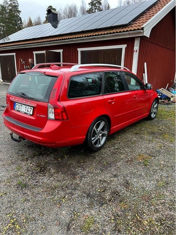 Röd Begagnad 2012 Volvo V50 Momentum Kombi | 30 000 kr (Bra pris) - Bild 1/4