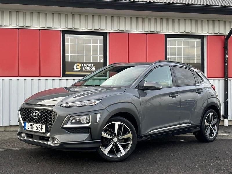 Grå Begagnad 2020 Hyundai Kona Premium SUV | 184 900 kr (Marknadspris) - Bild 1/4