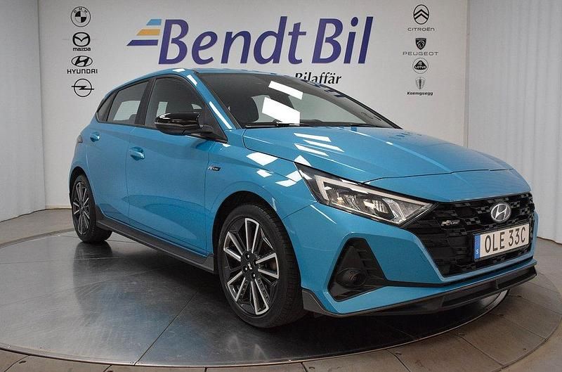 Aqua turquoise Begagnad 2021 Hyundai i20 N Line Halvkombi | 199 800 kr (Marknadspris) - Bild 1/3