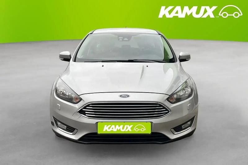 Silver/grå Begagnad 2016 Ford Focus Titanium Kombi | 139 900 kr (Marknadspris) - Bild 1/4