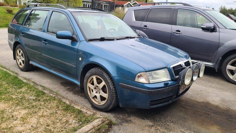 Blå Begagnad 2003 Skoda Octavia Tour Kombi | 7 000 kr - Bild 1/4