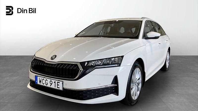 Vit (candy white) Ny 2025 Skoda Octavia Selection Kombi | 362 000 kr (Marknadspris) - Bild 1/4