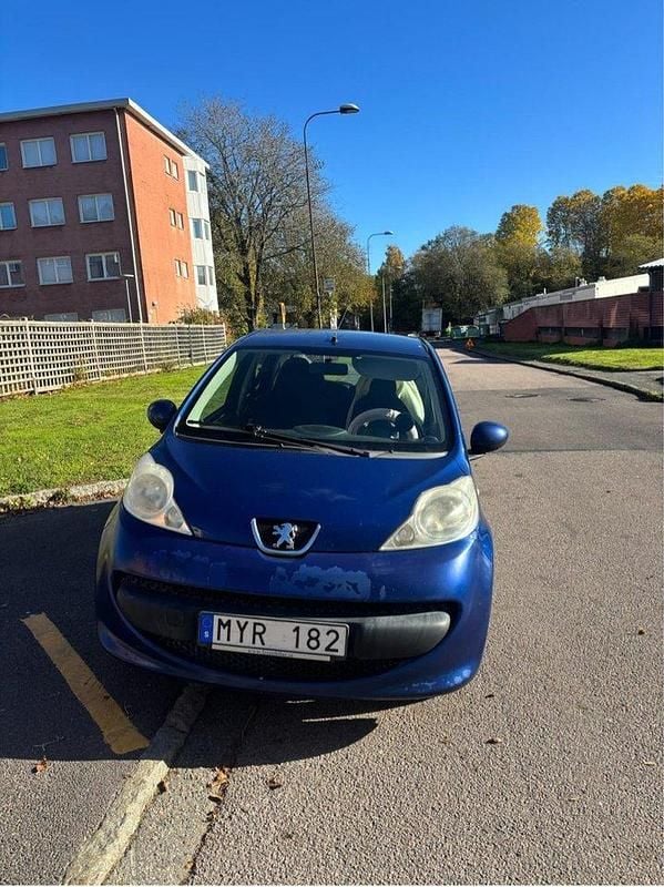 Blå Begagnad 2008 Peugeot 107 Halvkombi | 25 000 kr (Marknadspris) - Bild 1/4