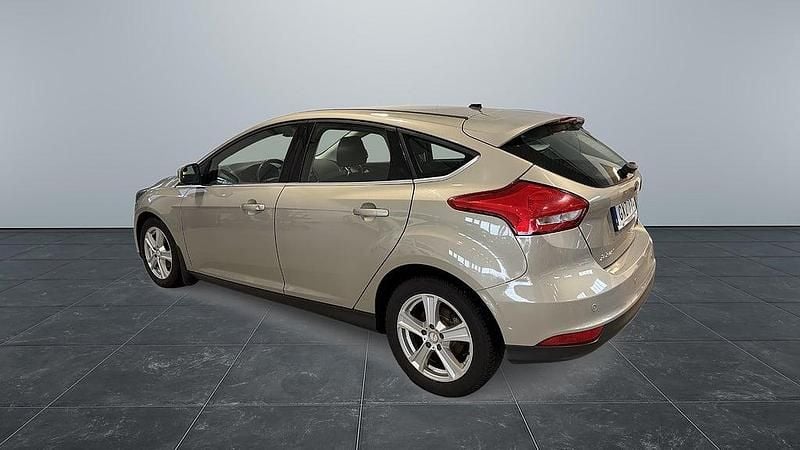Begagnad Ford Focus Titanium 101 HK (74 kW) 2015 Grå Halvkombi