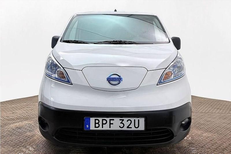 Begagnad Nissan e-NV200 Comfort 80 kW (109 HK) 2019 Vit Minibuss