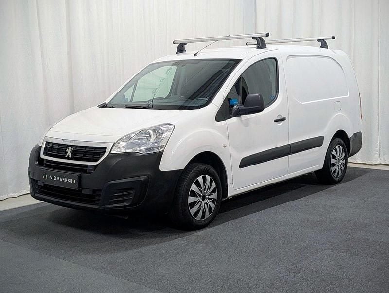 Vit Begagnad 2017 Peugeot Partner Minibuss | 99 900 kr (Marknadspris) - Bild 1/4