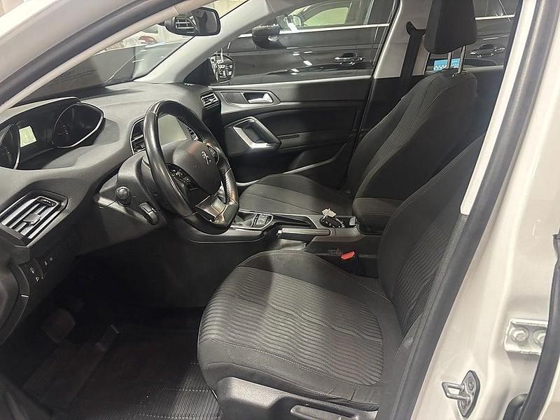 Begagnad Peugeot 308 SW 120 HK (88 kW) 2016 Vit Kombi