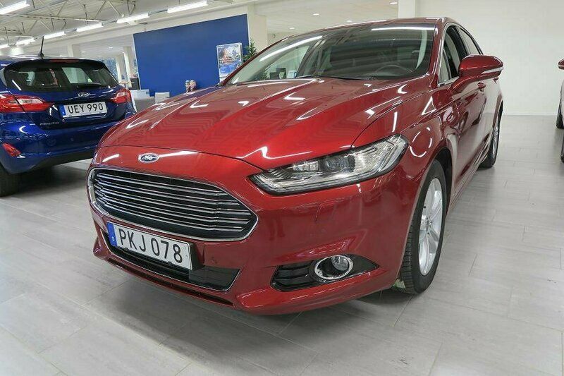 Begagnad Ford Mondeo Titanium 180 HK (132 kW) 2017 Röd Halvkombi