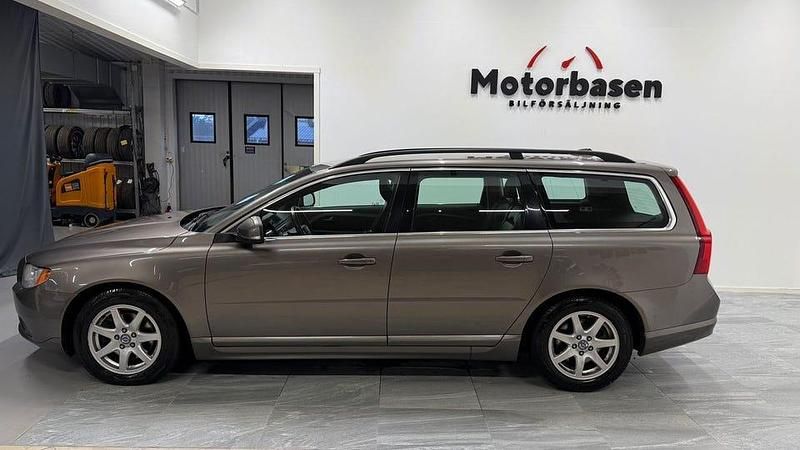 Begagnad Volvo V70 Momentum 116 HK (85 kW) 2011 Grå Kombi