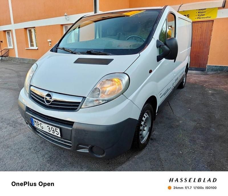 Vit Begagnad 2011 Opel Vivaro Van | 49 900 kr (Bra pris) - Bild 1/4