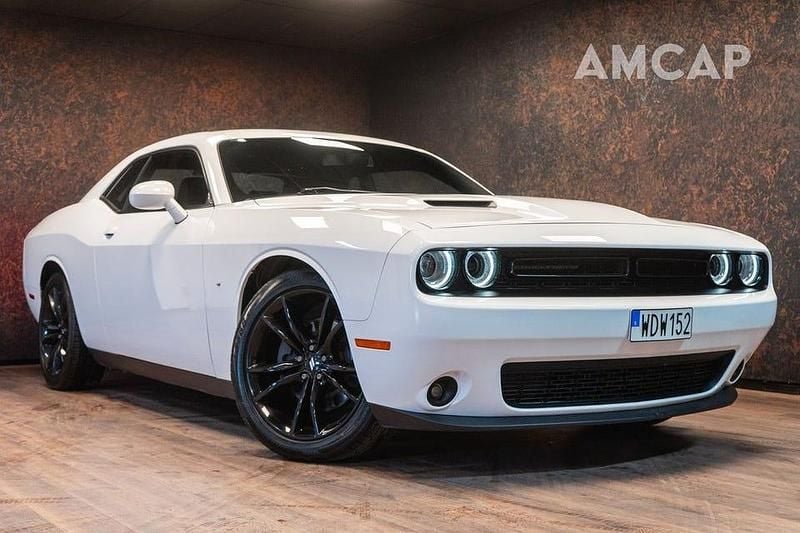 Vit Begagnad 2018 Dodge Challenger Sportkupé | 319 500 kr (Marknadspris) - Bild 1/4