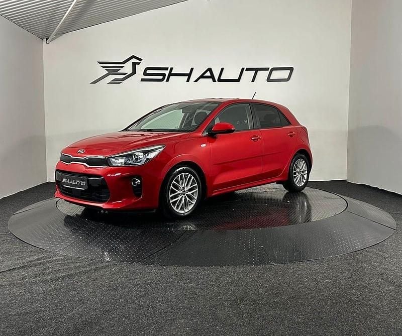 Grå Begagnad 2020 Kia Rio Halvkombi | 164 900 kr (Marknadspris) - Bild 1/4