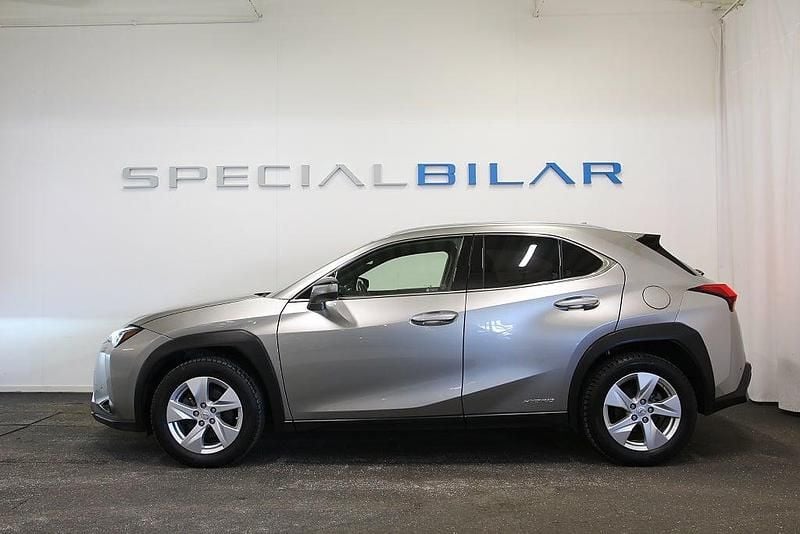 Begagnad Lexus UX 250h 184 HK (135 kW) 2019 Ljusgrå SUV