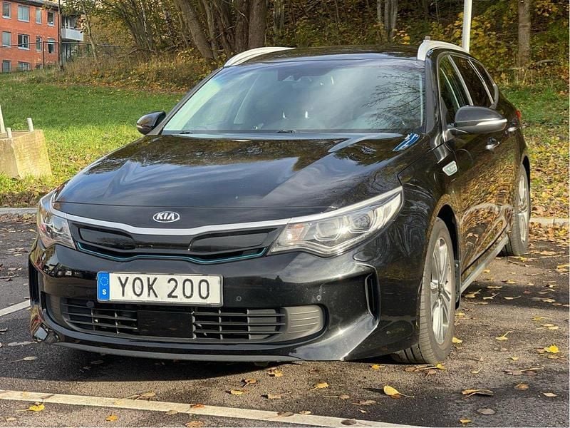 Svart Begagnad 2018 Kia Optima Hybrid Sport Sedan | 154 000 kr (Bra pris) - Bild 1/4