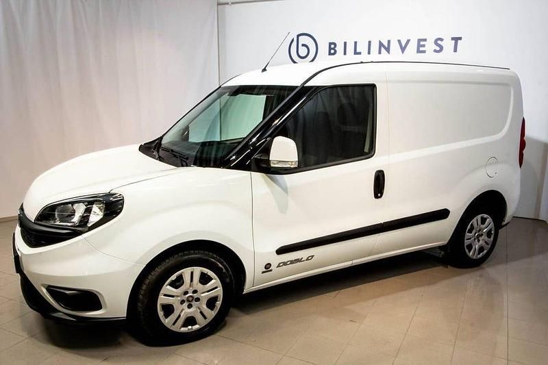 Begagnad Fiat Doblò 105 HK (77 kW) 2019 Vit Minibuss