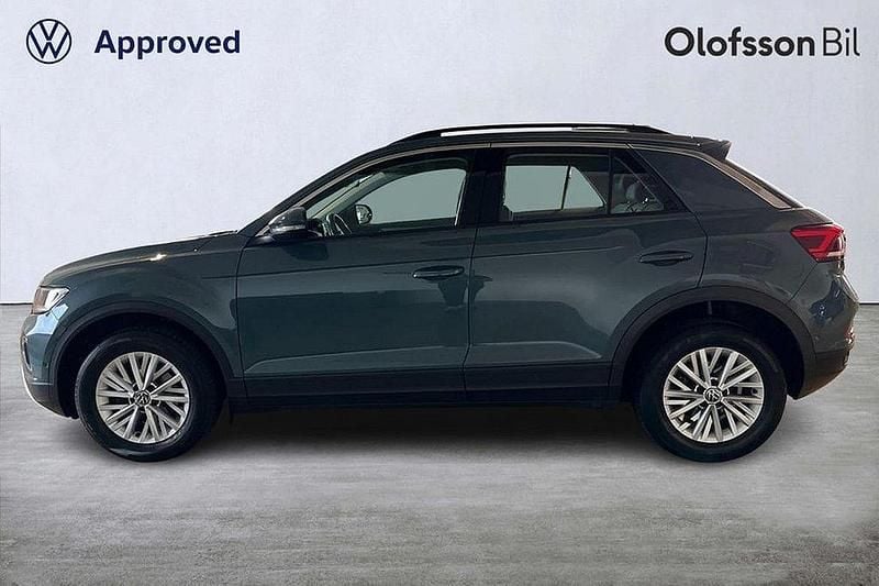Mörkblå Begagnad 2022 VW T-Roc Life SUV | 269 000 kr (Marknadspris) - Bild 1/1
