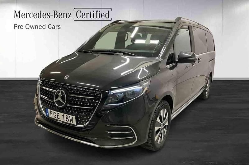 Grå Begagnad 2025 Mercedes V300 Minibuss | 1 049 000 kr - Bild 1/1