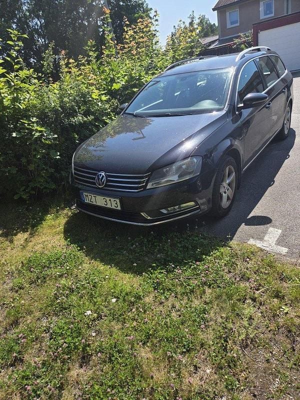 Svart Begagnad 2011 VW Passat Kombi | 60 000 kr (Bra pris) - Bild 1/4