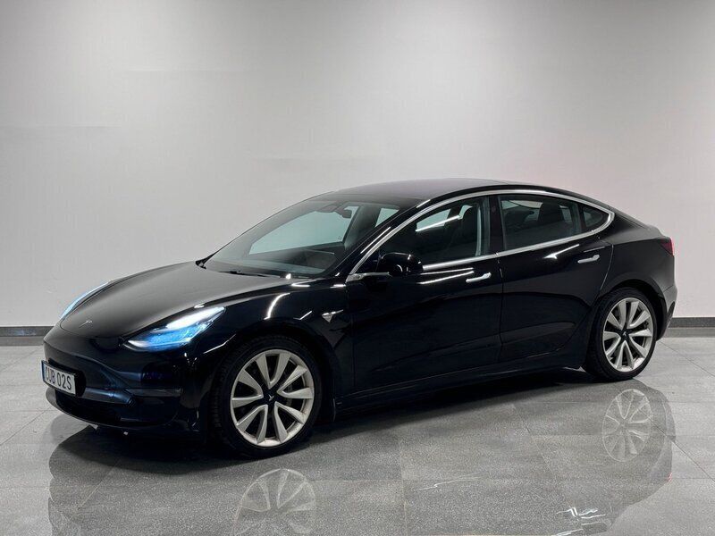 Svart Begagnad 2019 Tesla Model 3 Long Range Sedan | 234 900 kr (Marknadspris) - Bild 1/4