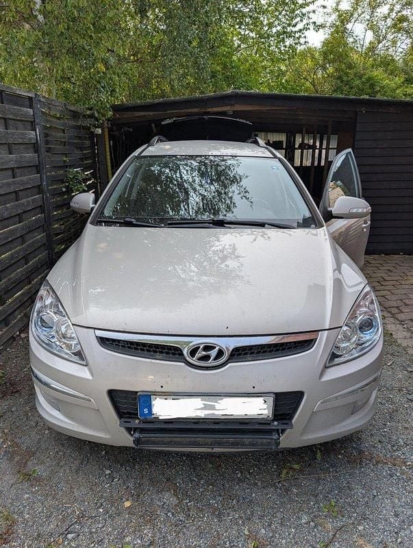 Brun Begagnad 2009 Hyundai i30 Kombi | 6 000 kr (Marknadspris) - Bild 1/4