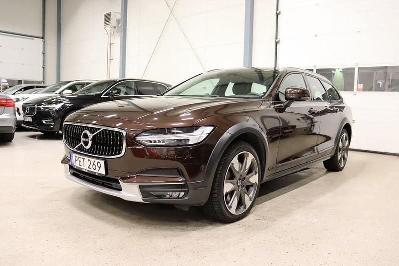 Begagnad Volvo V90 CC Inscription 235 HK (172 kW) 2017 Mörkbrun Kombi